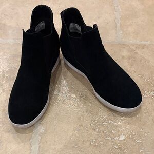 Sorel Women's Black Suede Out N About Sneakers